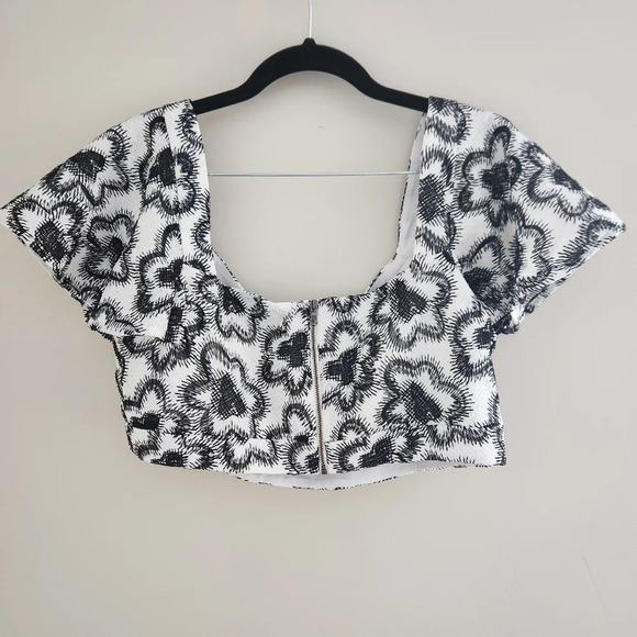 NWOT BCBGMaxAzria | Floral Embroidered Crop Top - Size L - Picture 7 of 11